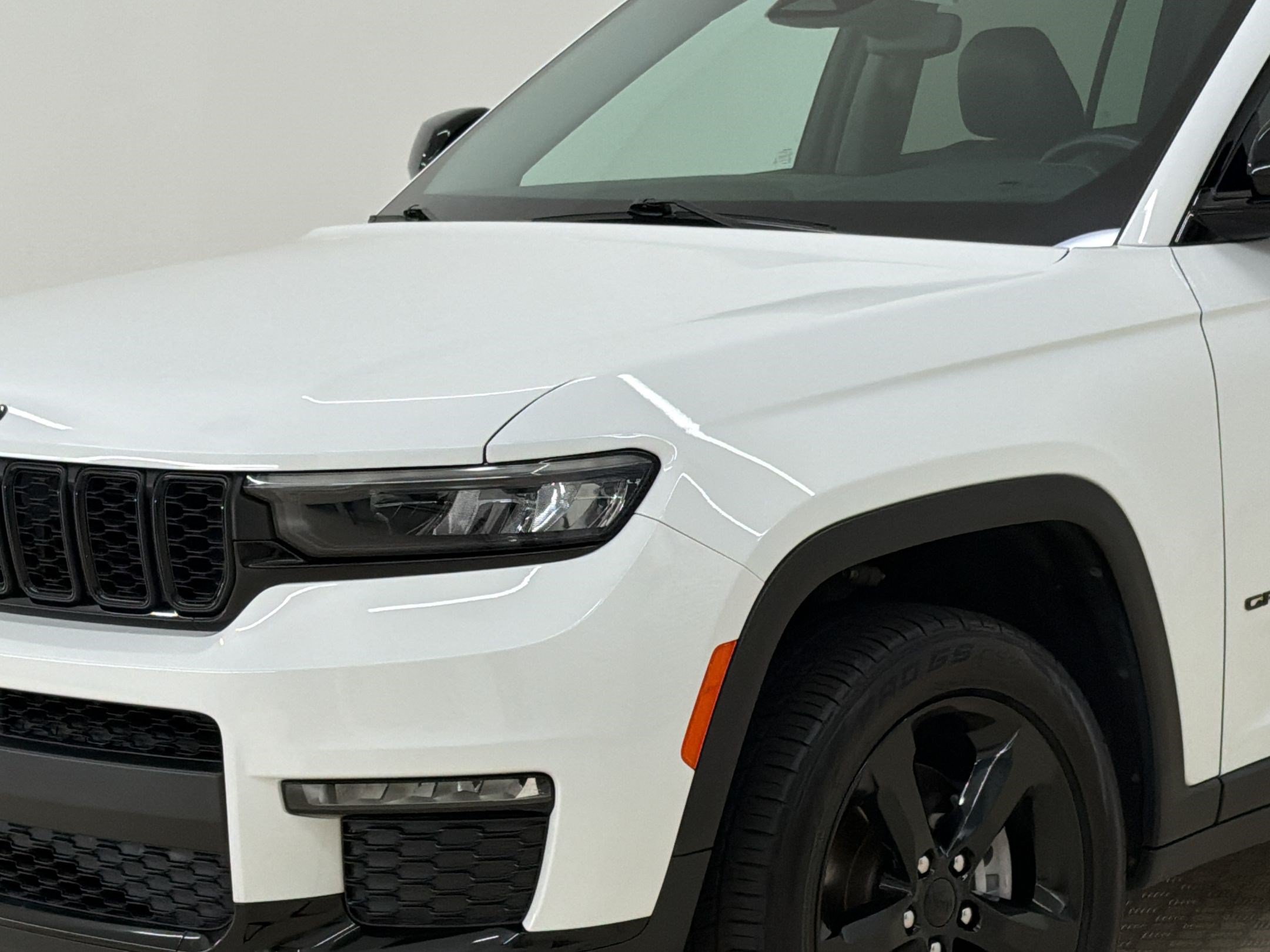 Used 2022 Jeep Grand Cherokee L Limited w/ Black Appearance Package AWD/4WD image 12