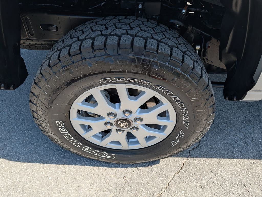 Used 2025 Toyota Tacoma SR5 AWD/4WD image 28