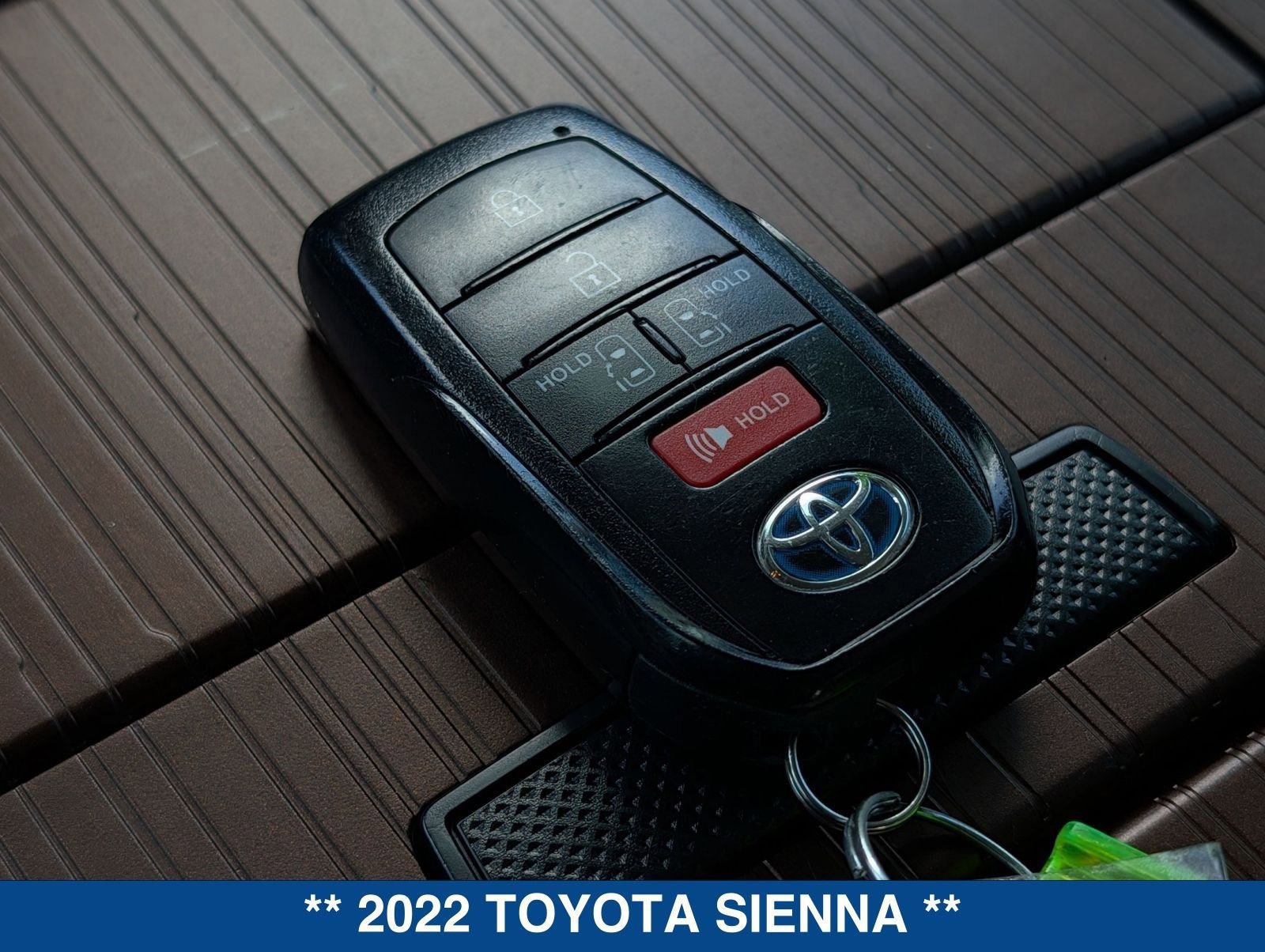 Used 2022 Toyota Sienna LE image 32