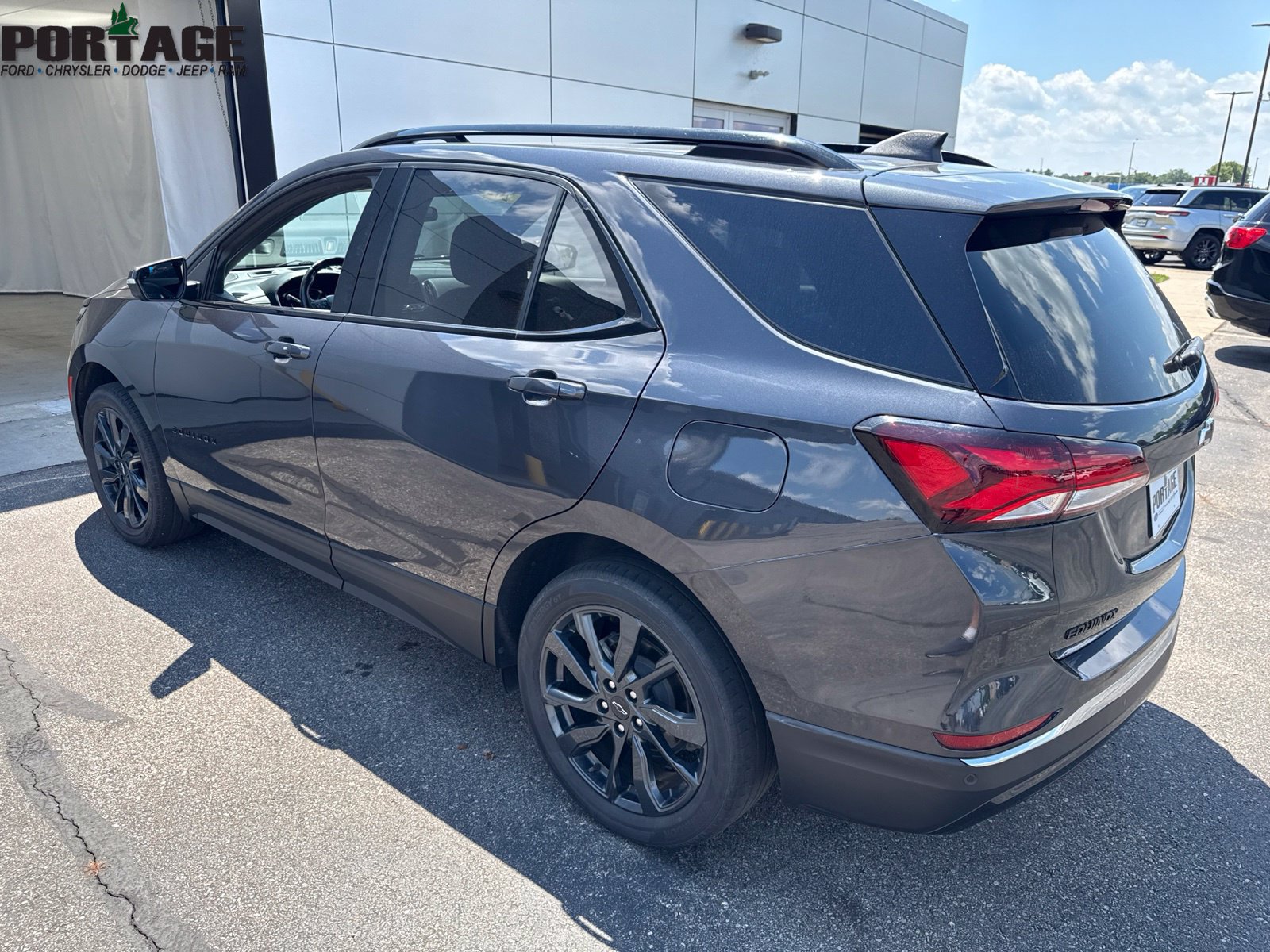 Used 2022 Chevrolet Equinox RS w/ RS Leather Package AWD/4WD image 4