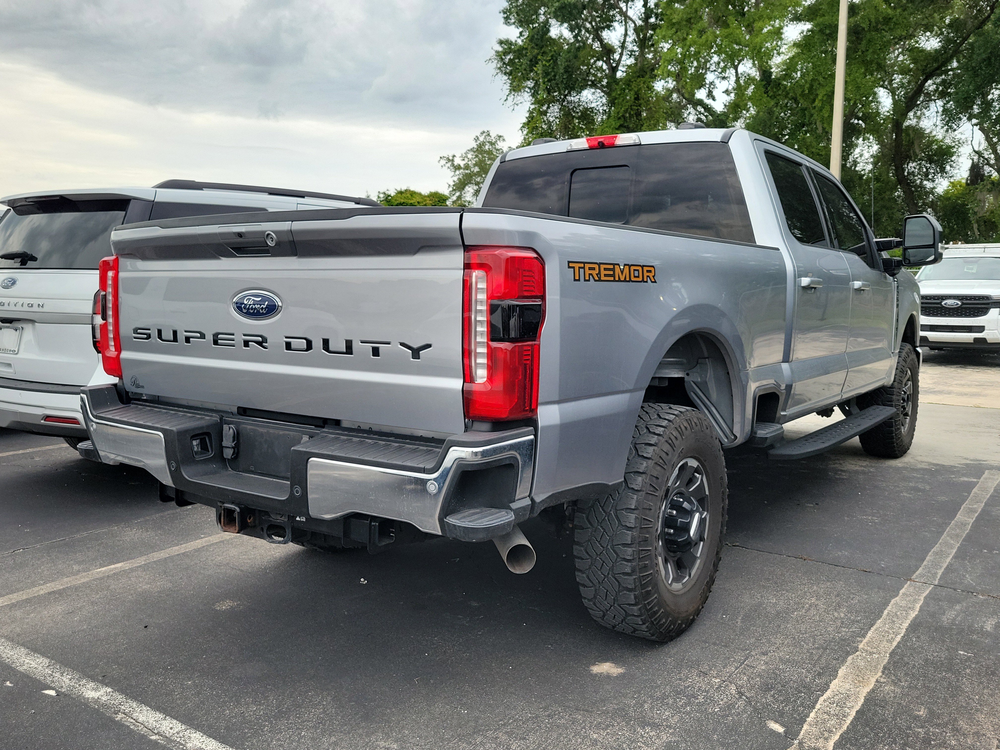 Certified 2023 Ford F250 Lariat w/ Tremor Off-Road Package AWD/4WD image 5