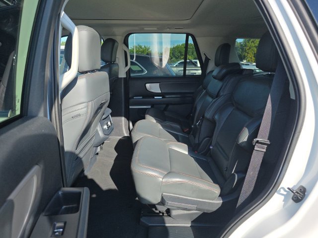 Certified 2025 Ford Expedition Active AWD/4WD image 6