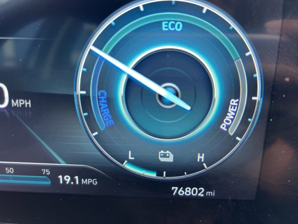 Used 2023 Hyundai Elantra Limited image 8