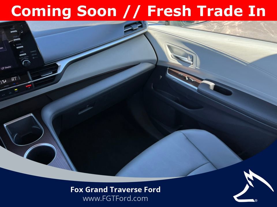 Used 2023 Toyota Sienna XLE FWD image 31
