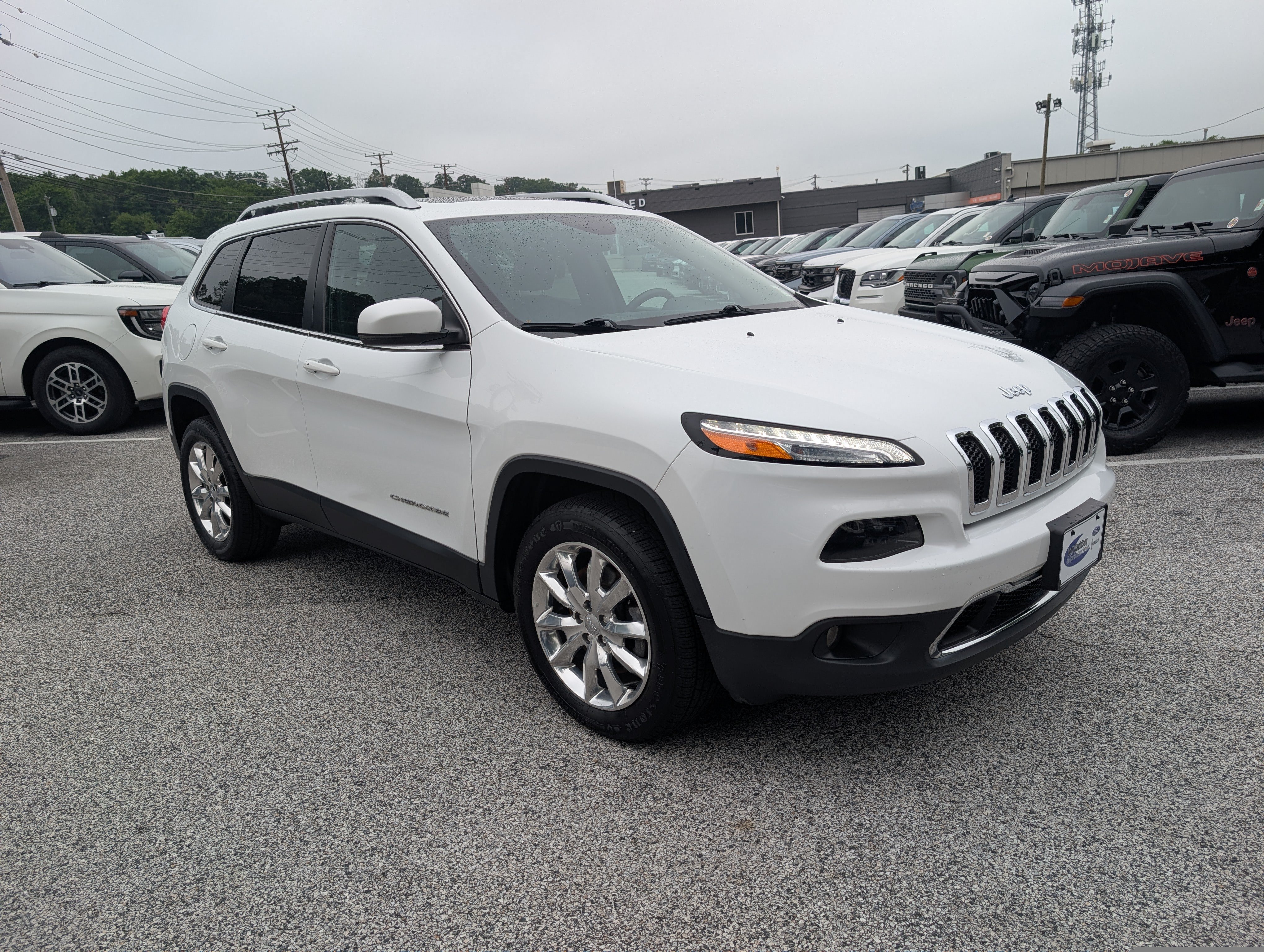 Used 2017 Jeep Cherokee Limited AWD/4WD image 9