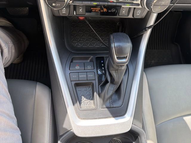 Used 2020 Toyota RAV4 XLE Premium FWD image 26