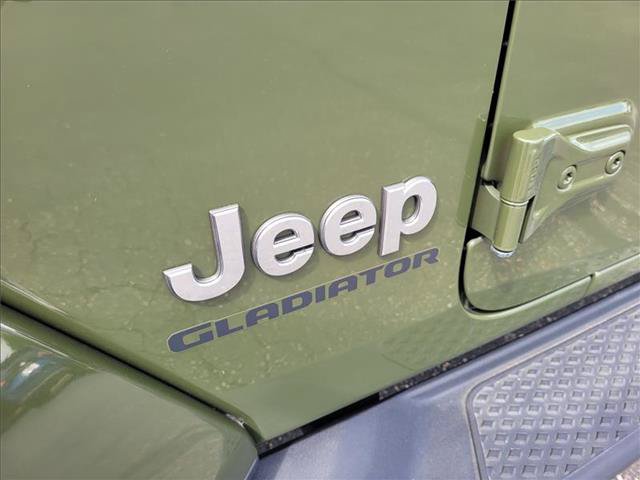 Used 2022 Jeep Gladiator Overland w/ Cold Weather Group AWD/4WD image 3