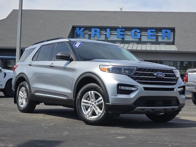 Certified 2022 Ford Explorer XLT w/ Equipment Group 202A AWD/4WD image 2