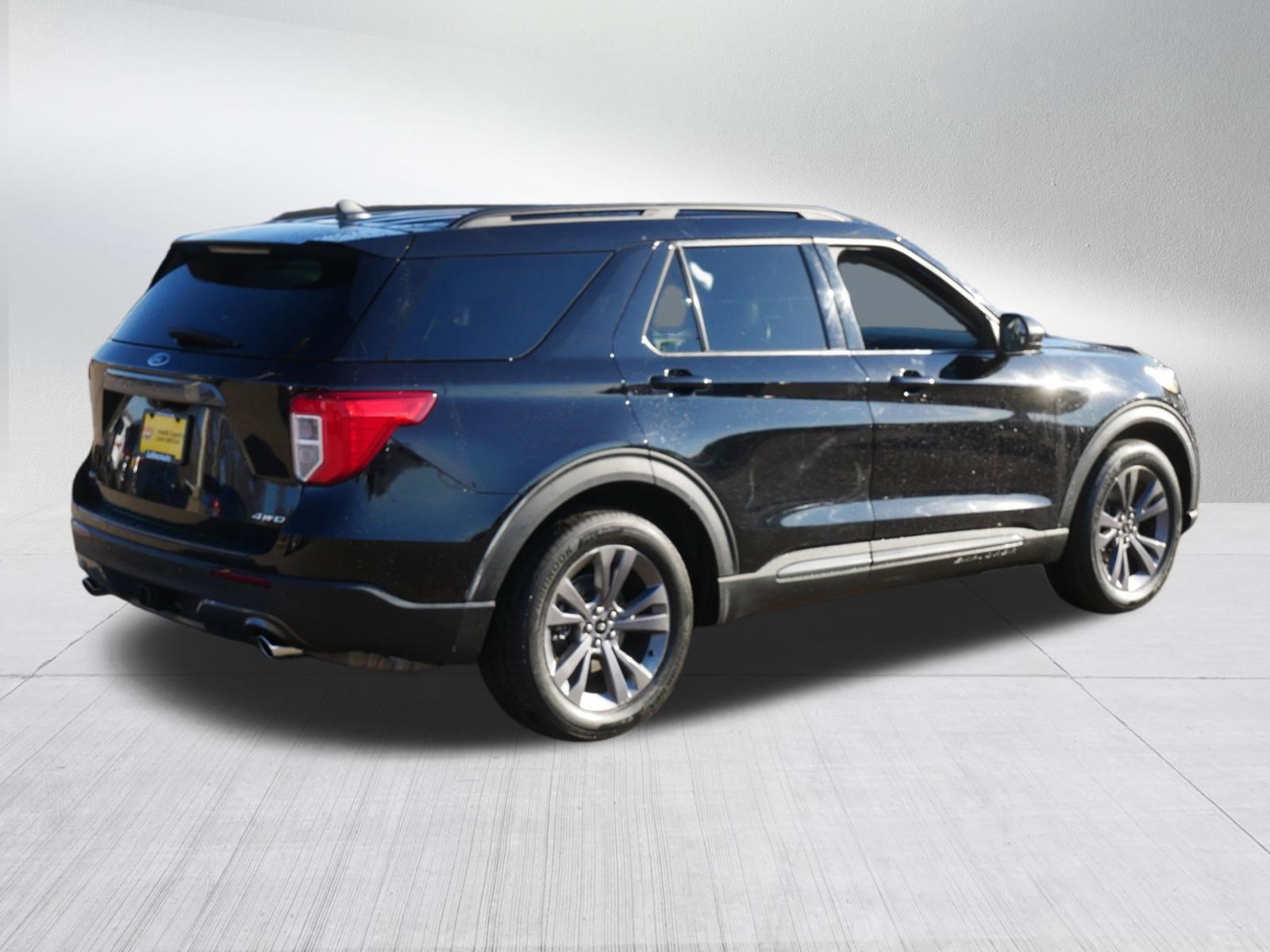 Certified 2022 Ford Explorer XLT w/ Equipment Group 202A image 5