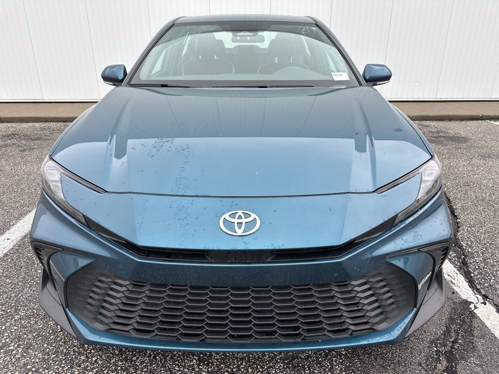 Used 2025 Toyota Camry SE FWD image 11