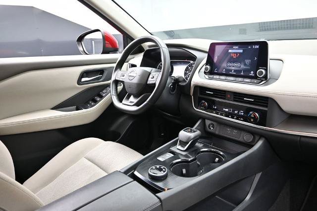 Used 2025 Nissan Rogue SV AWD/4WD image 13