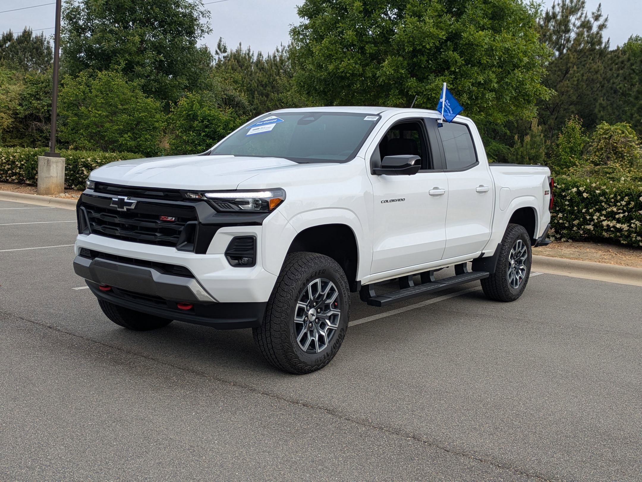 Used 2024 Chevrolet Colorado Z71 w/ Z71 Convenience Package 2 AWD/4WD image 8