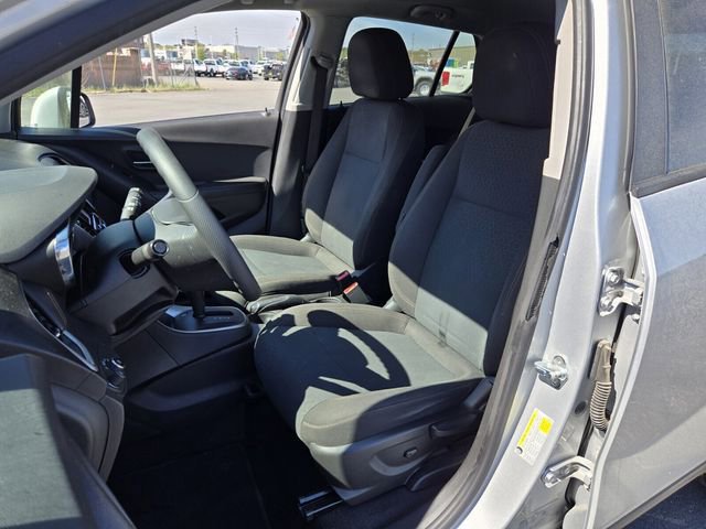 Used 2022 Chevrolet Trax LS w/ Tint and Cruise Package image 9