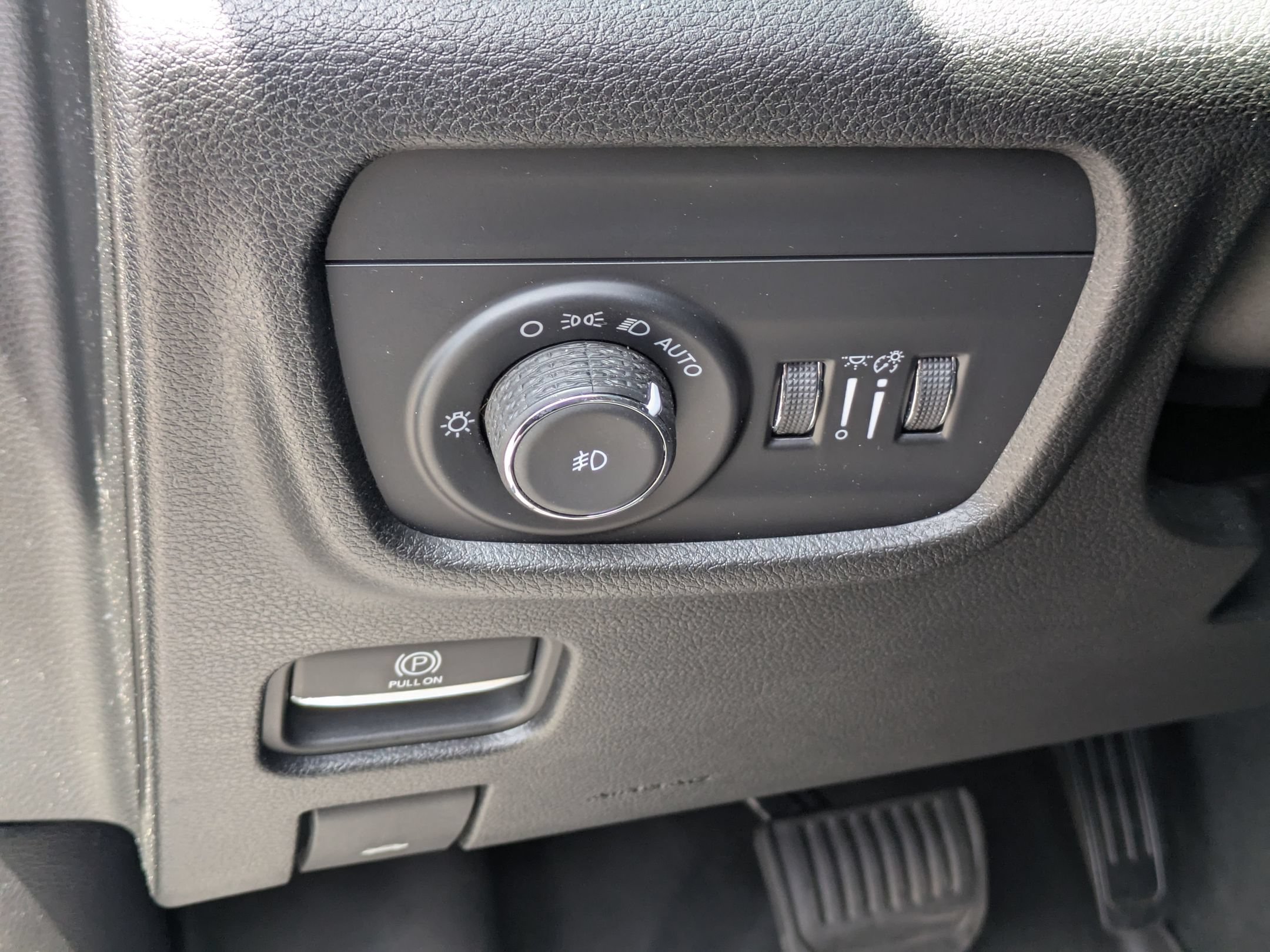 Used 2023 Jeep Grand Cherokee L Limited AWD/4WD image 14