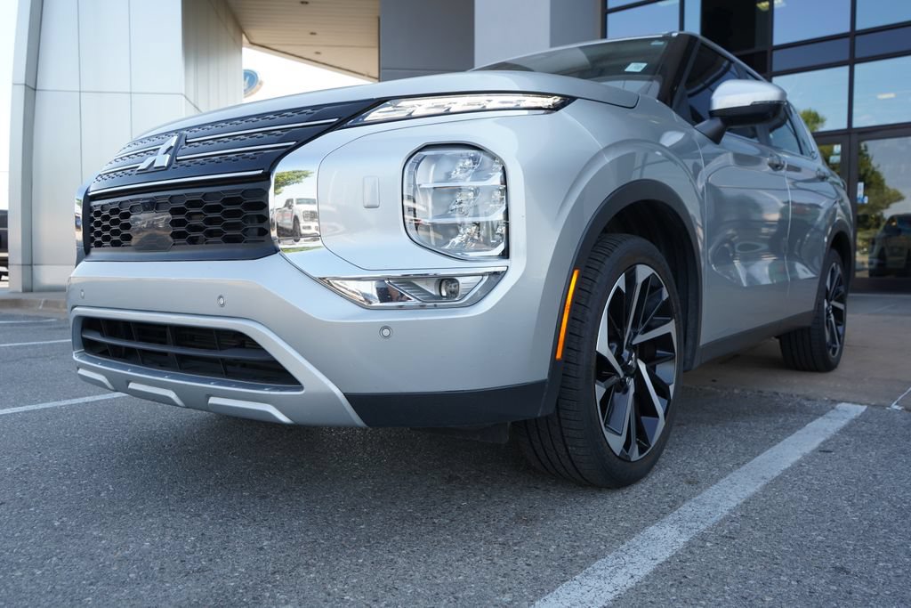 Used 2024 Mitsubishi Outlander SE AWD/4WD image 4