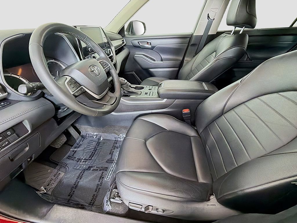 Used 2023 Toyota Highlander XLE AWD/4WD image 22