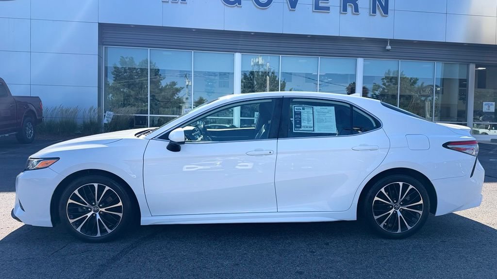 Used 2019 Toyota Camry SE w/ Carpet Mat Package FWD image 4
