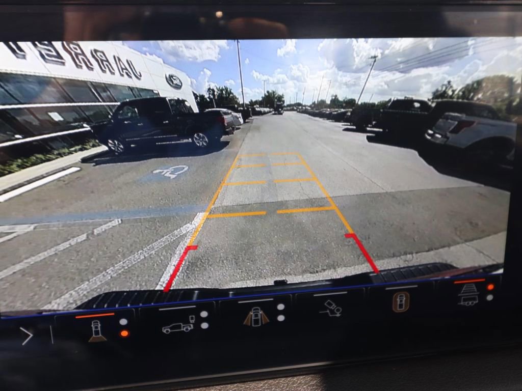 Used 2025 GMC Sierra 2500 AT4 w/ AT4 Premium Plus Package image 12