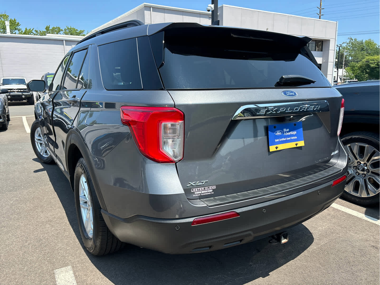 Certified 2022 Ford Explorer XLT image 3
