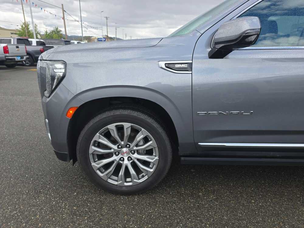 Used 2021 GMC Yukon Denali w/ Denali Premium Package AWD/4WD image 6