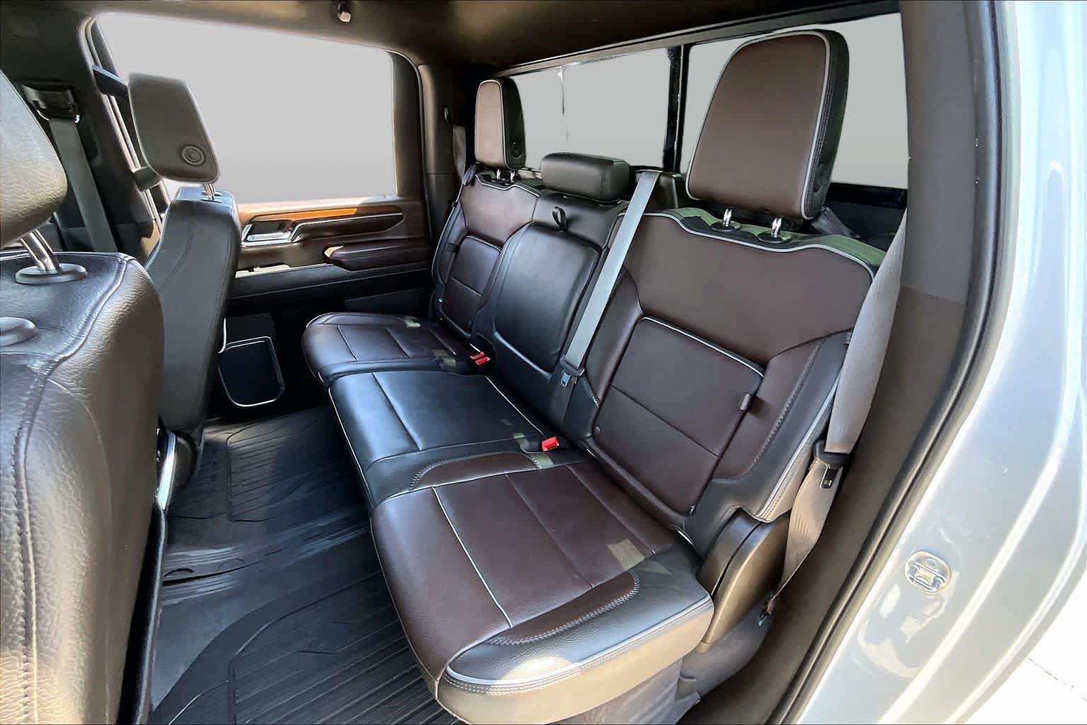 Used 2024 GMC Sierra 3500 Denali w/ Denali Reserve Package AWD/4WD image 20