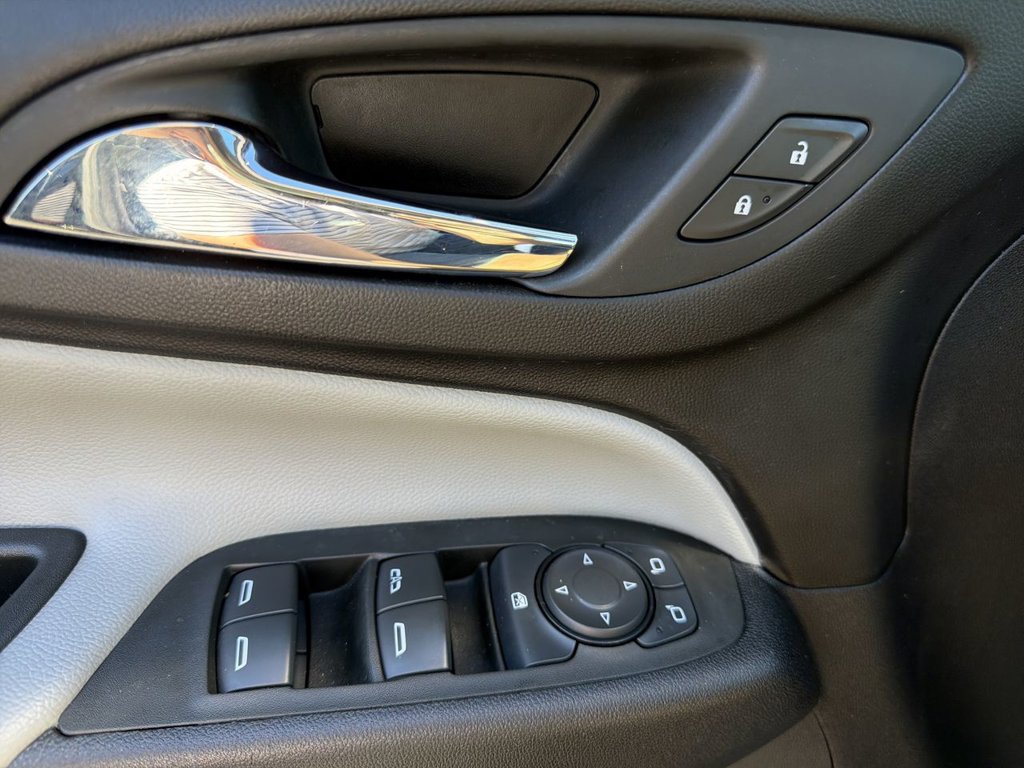 Used 2024 Chevrolet Equinox LS w/ Midnight Edition FWD image 21