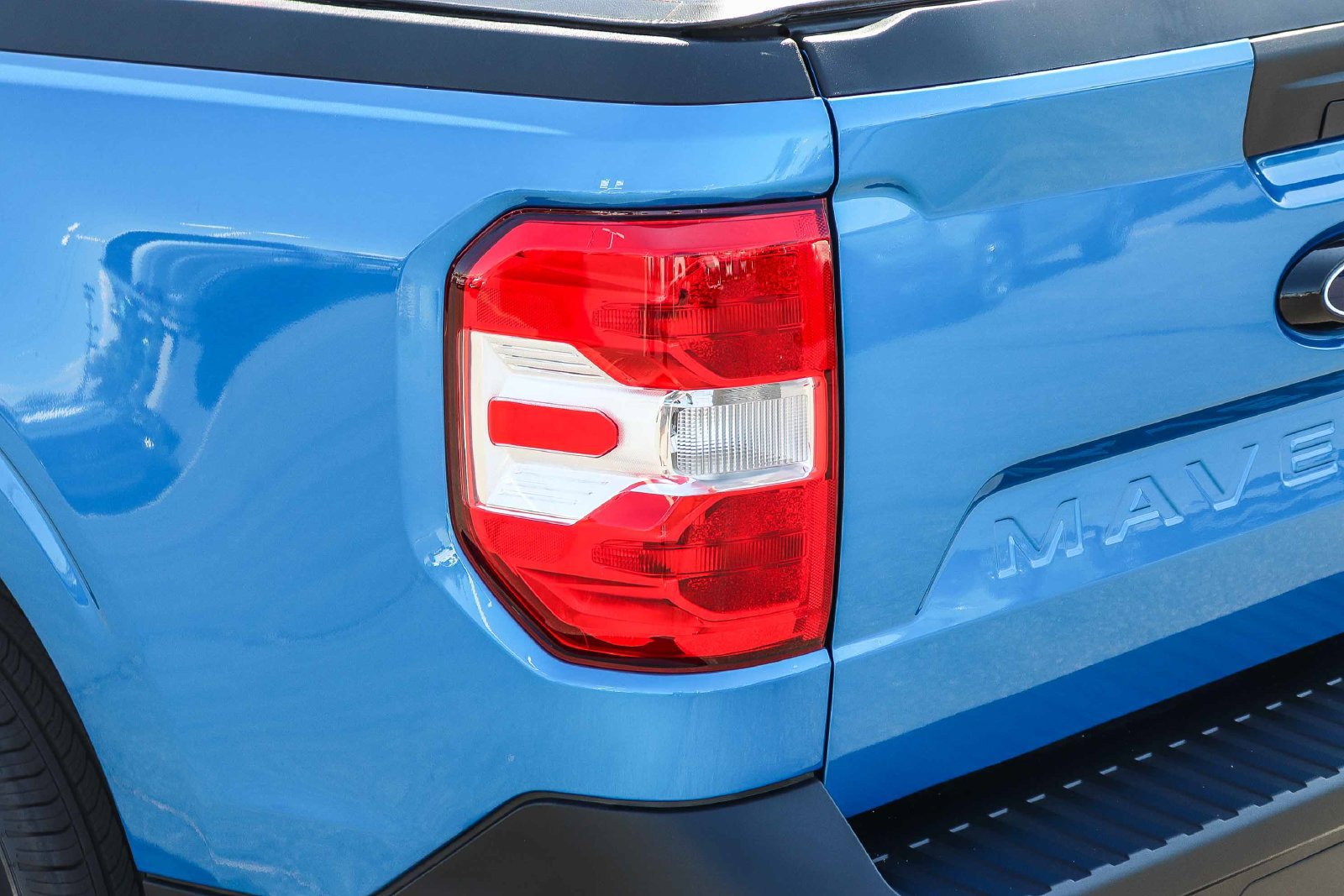 Certified 2025 Ford Maverick XL FWD image 8