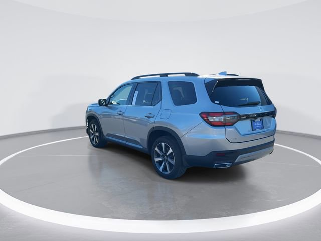 Used 2025 Honda Pilot Touring image 3