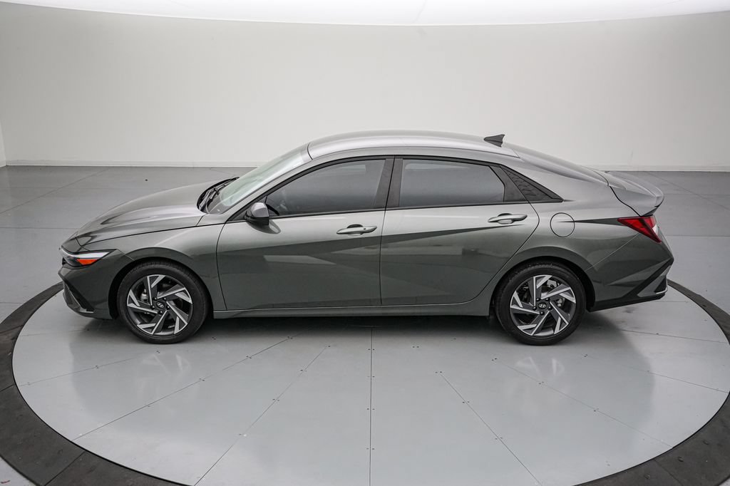 Used 2025 Hyundai Elantra Sport FWD image 7