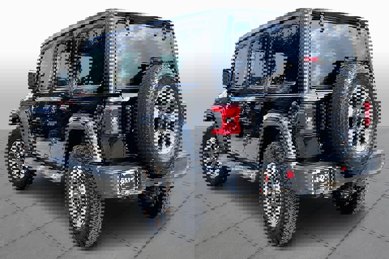 Used 2018 Jeep Wrangler Unlimited Sahara w/ Dual Top Group image 4