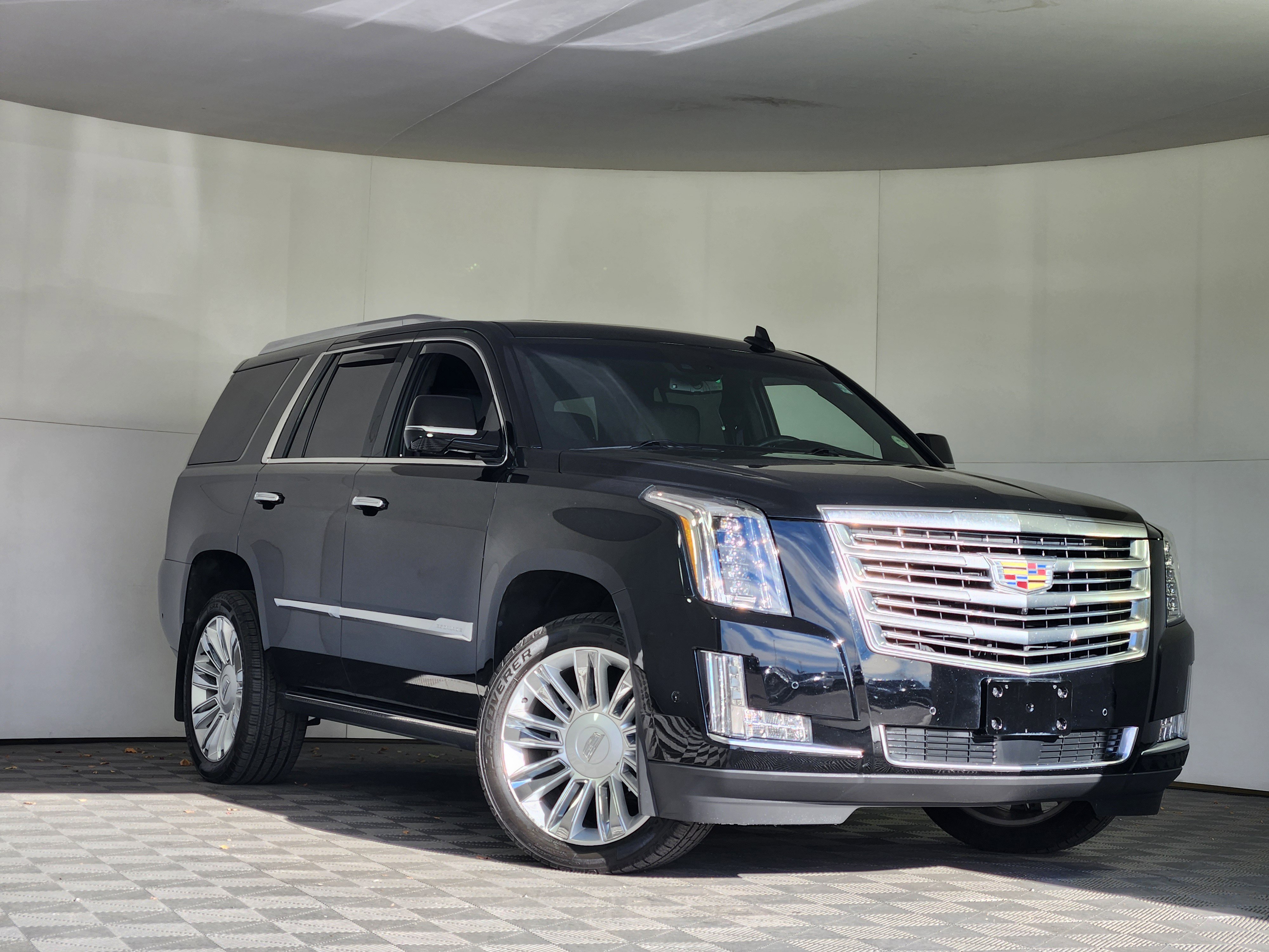Used 2017 Cadillac Escalade Platinum image 1