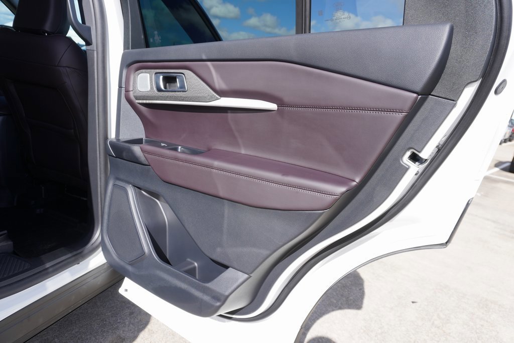 Certified 2025 Ford Explorer Platinum image 22