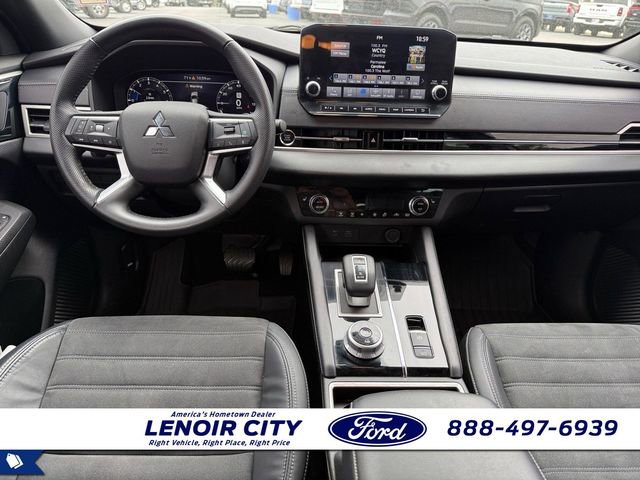 Used 2023 Mitsubishi Outlander SE Black Edition image 14