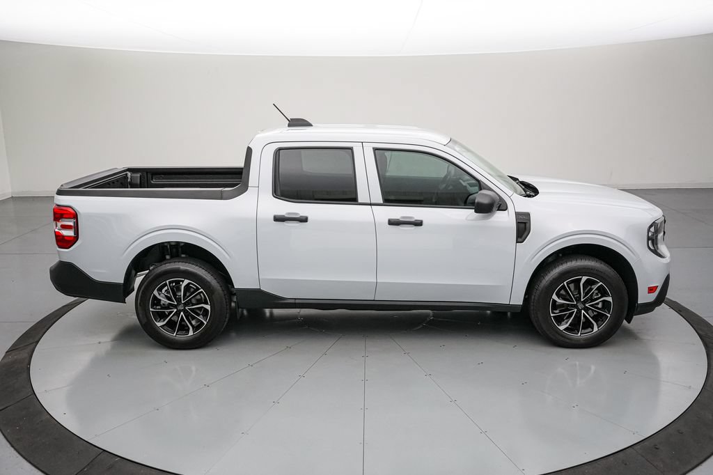 Certified 2025 Ford Maverick XL FWD image 3