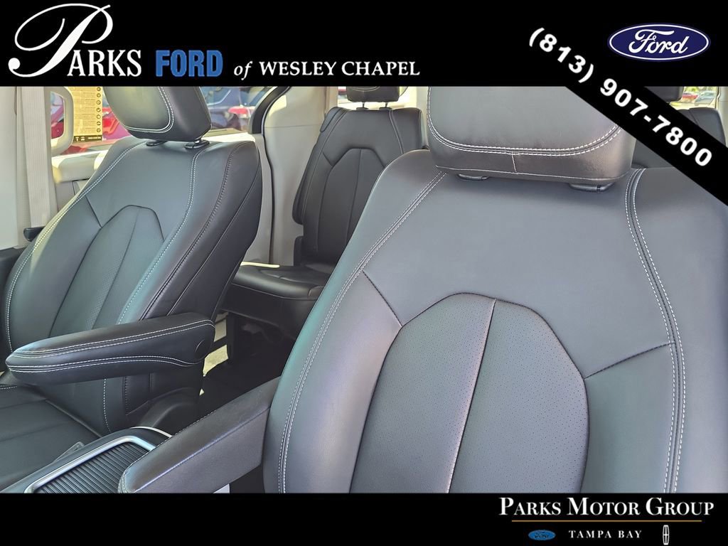 Used 2024 Chrysler Pacifica Touring-L FWD image 21