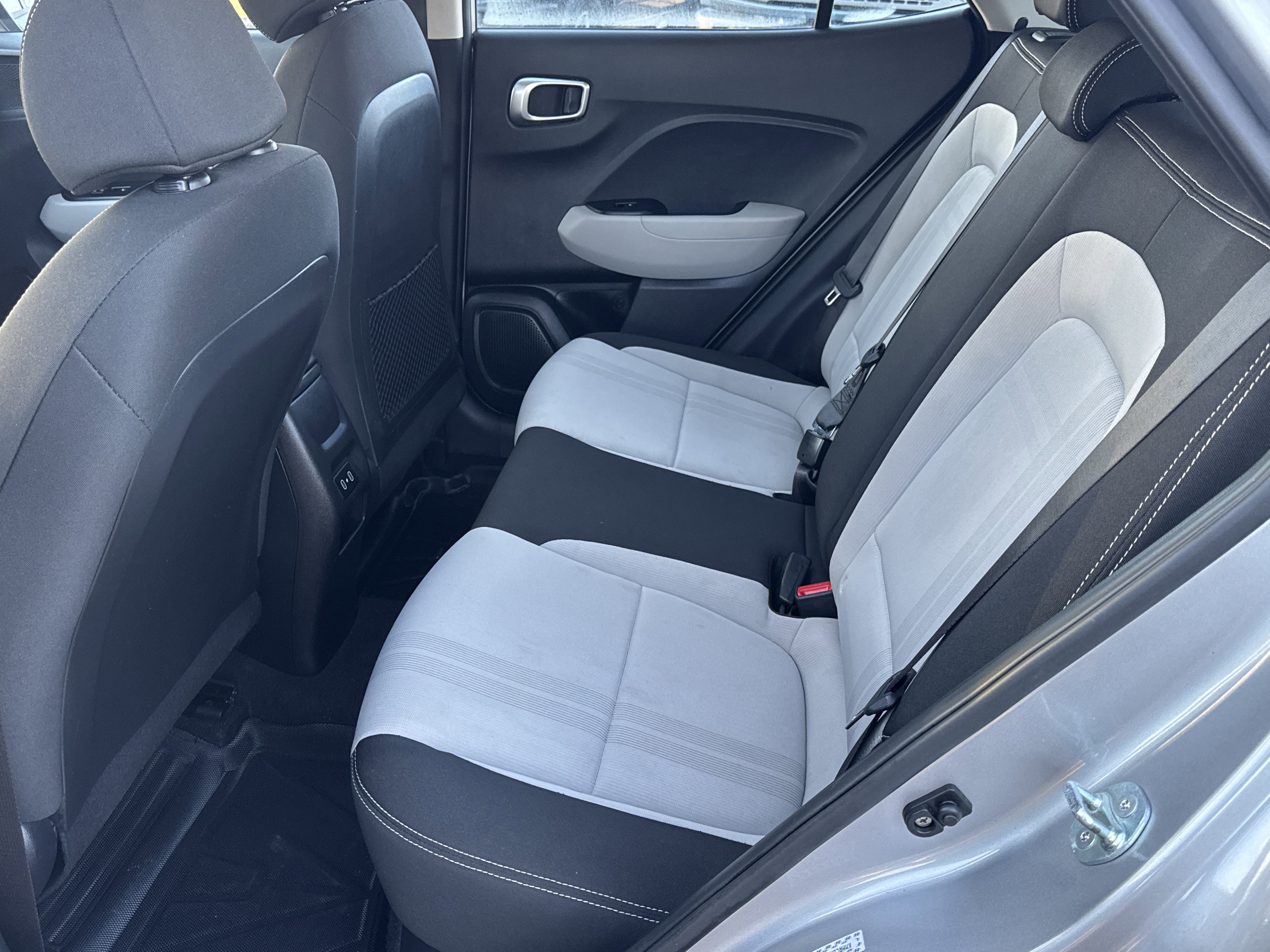 Used 2024 Hyundai Venue SEL image 19