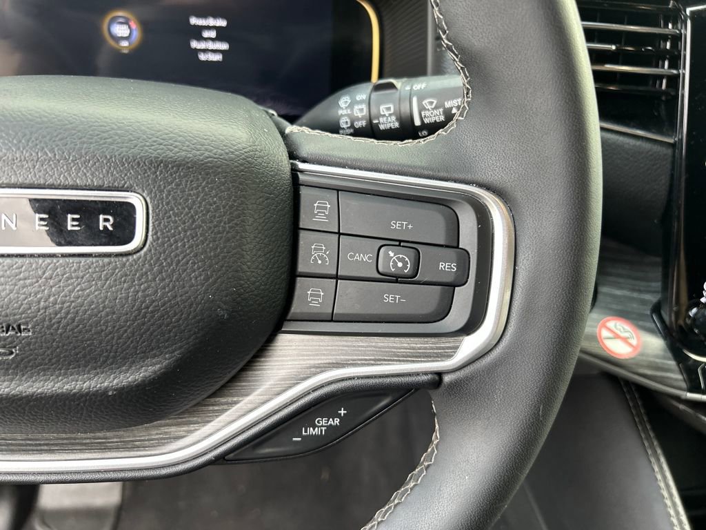 Used 2024 Jeep Wagoneer L Series II image 23