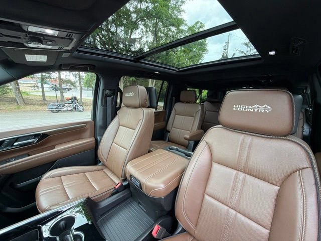 Used 2025 Chevrolet Suburban High Country AWD/4WD image 15