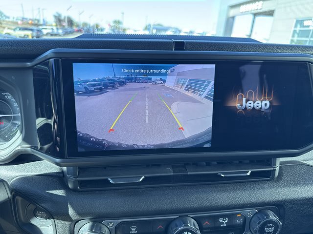 Used 2024 Jeep Wrangler Unlimited AWD/4WD image 18