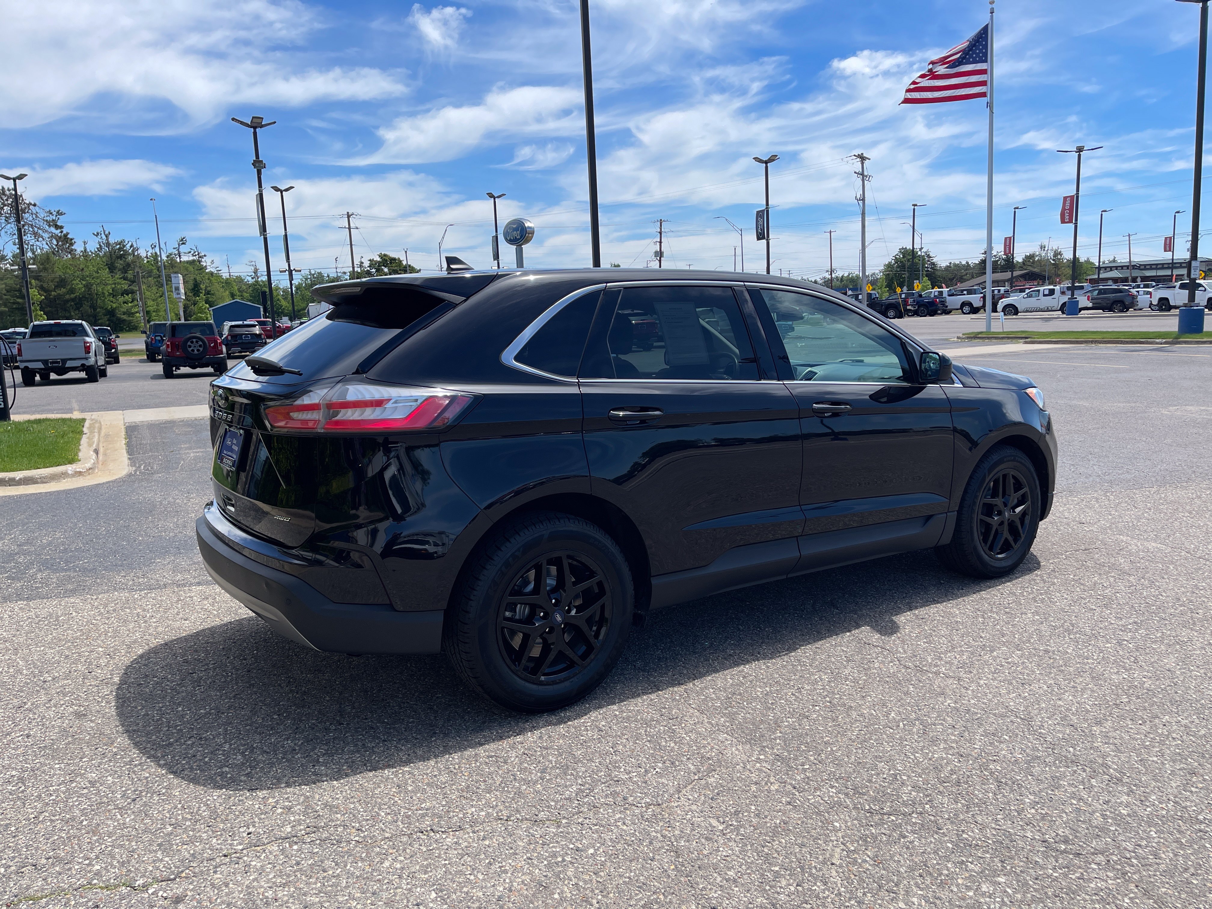 Certified 2021 Ford Edge SEL w/ Convenience Package AWD/4WD image 3