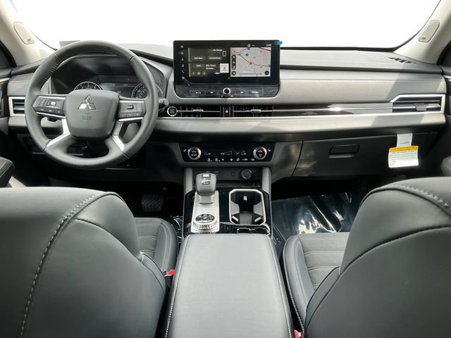 Used 2025 Mitsubishi Outlander SE AWD/4WD image 12