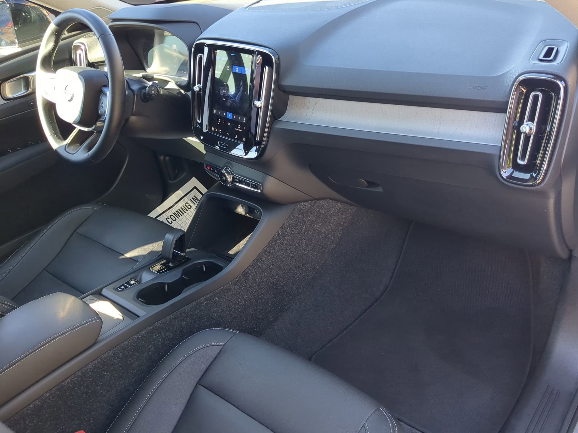 Used 2025 Volvo XC40 B5 Core image 41