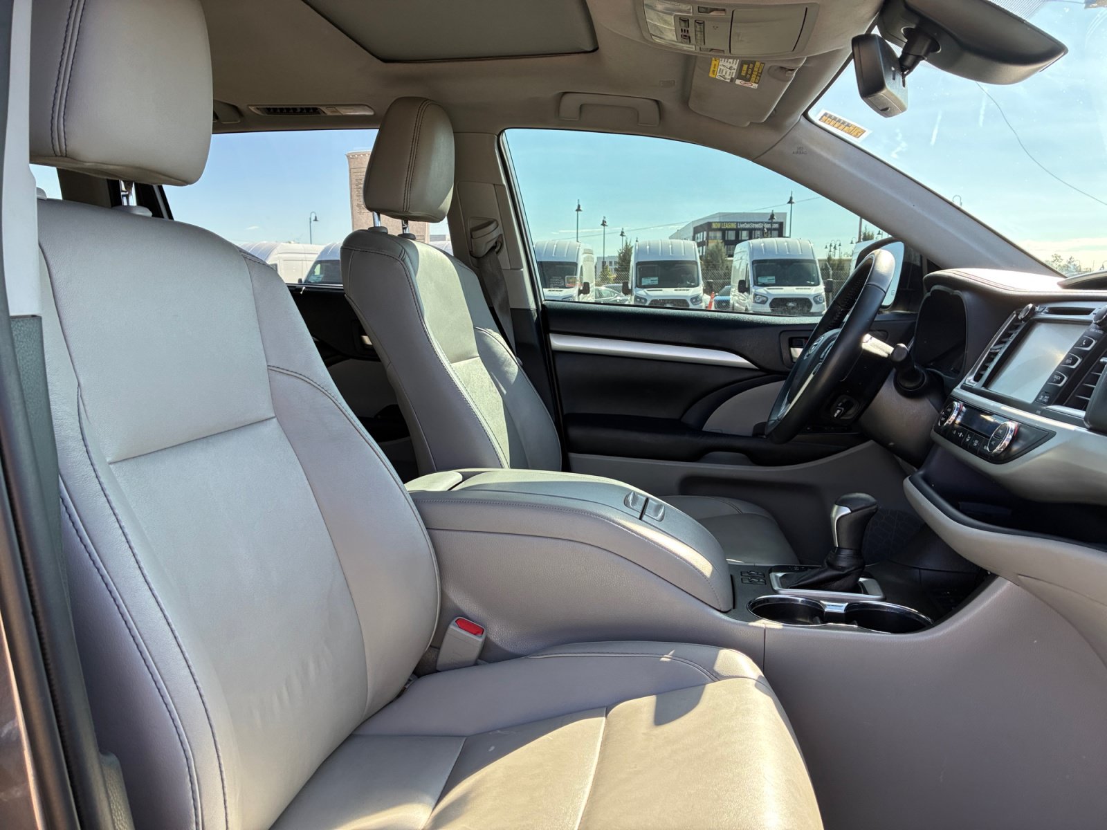 Used 2019 Toyota Highlander XLE AWD/4WD image 19