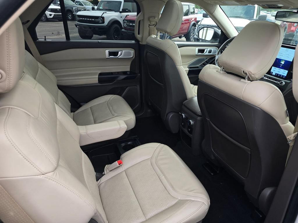 Certified 2020 Ford Explorer Platinum w/ Premium Technology Package AWD/4WD image 13