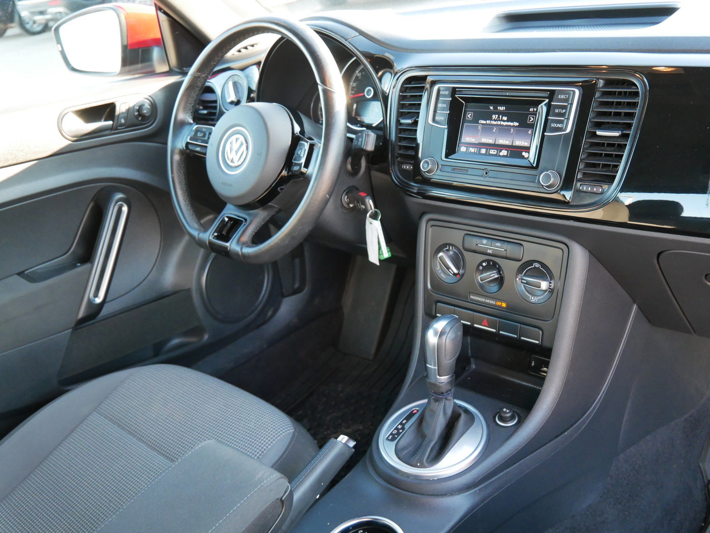 Used 2019 Volkswagen Beetle 2.0T Final Edition SEL image 9