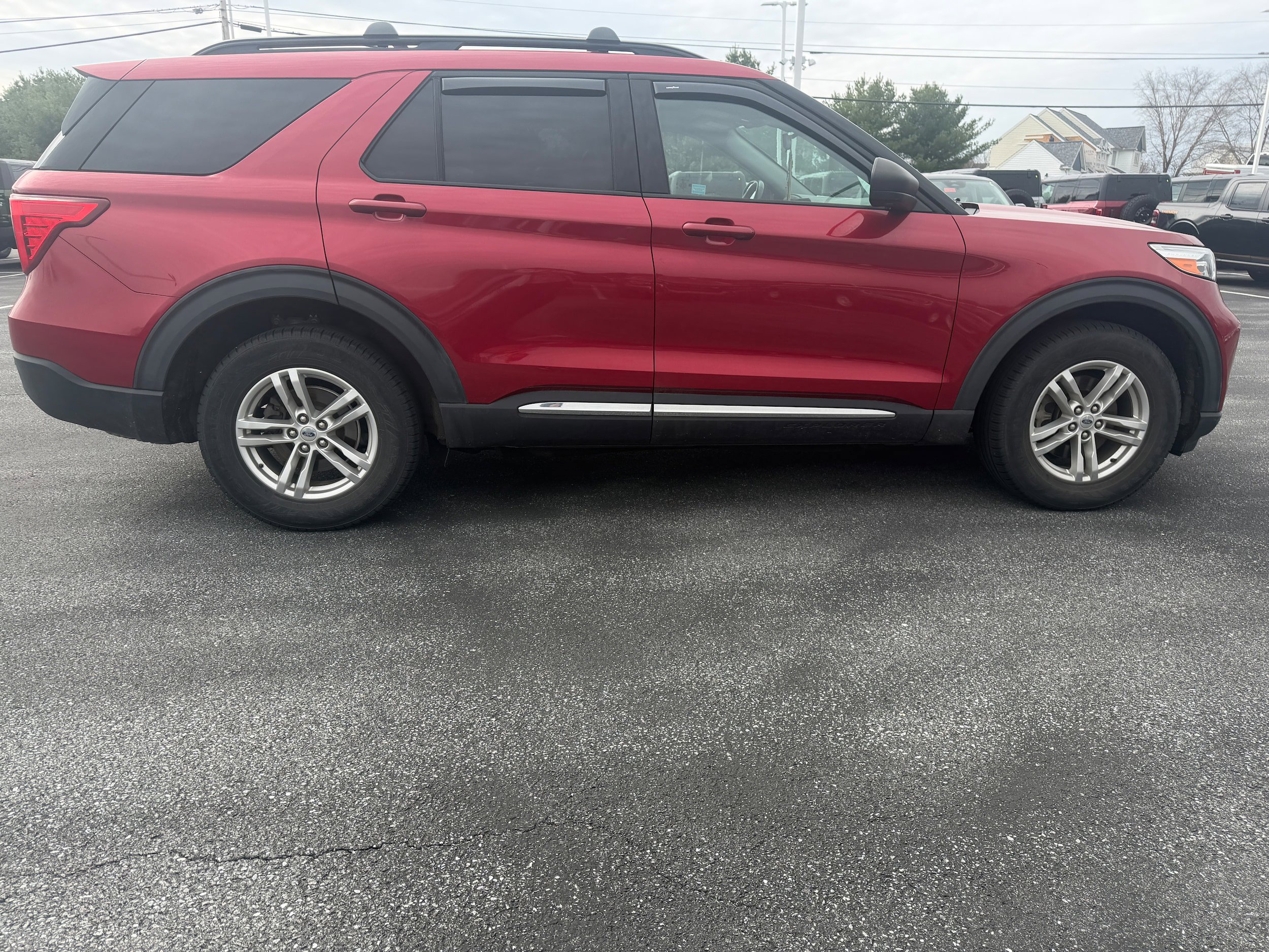 Certified 2020 Ford Explorer XLT w/ Comfort Package AWD/4WD image 4