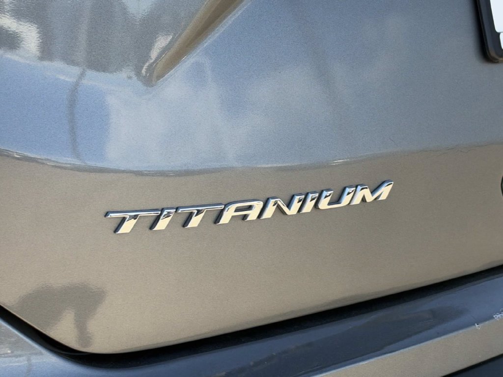 Certified 2023 Ford Edge Titanium AWD/4WD image 9