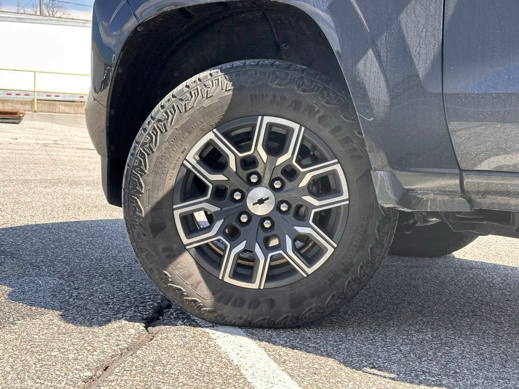 Used 2023 Chevrolet Colorado Z71 w/ Z71 Convenience Package 2 AWD/4WD image 10