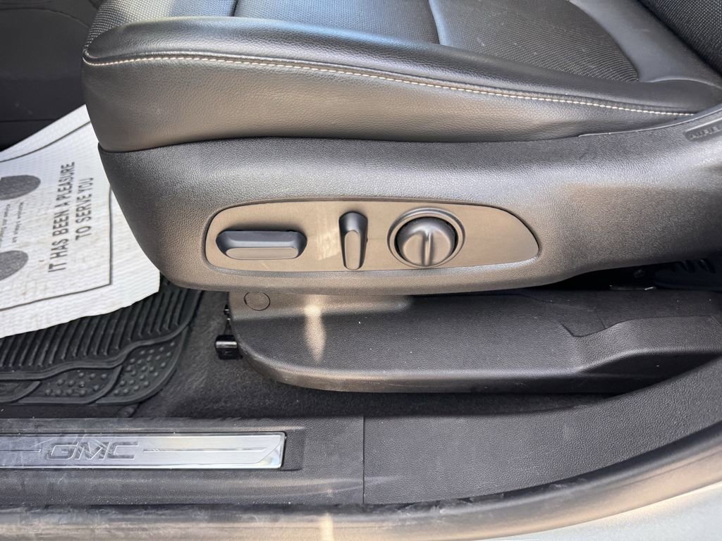 Used 2023 GMC Acadia SLT image 11
