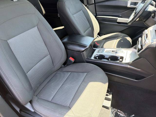 Certified 2023 Ford Explorer XLT RWD image 24